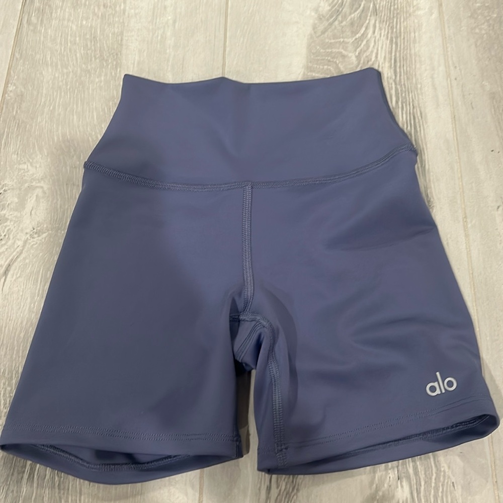 alo yoga biker shorts
